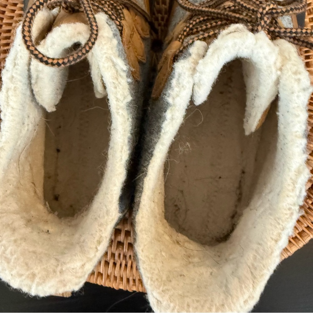 Sorel Gray and Tan Waterproof Boots- insoles missing - Picture 7 of 8